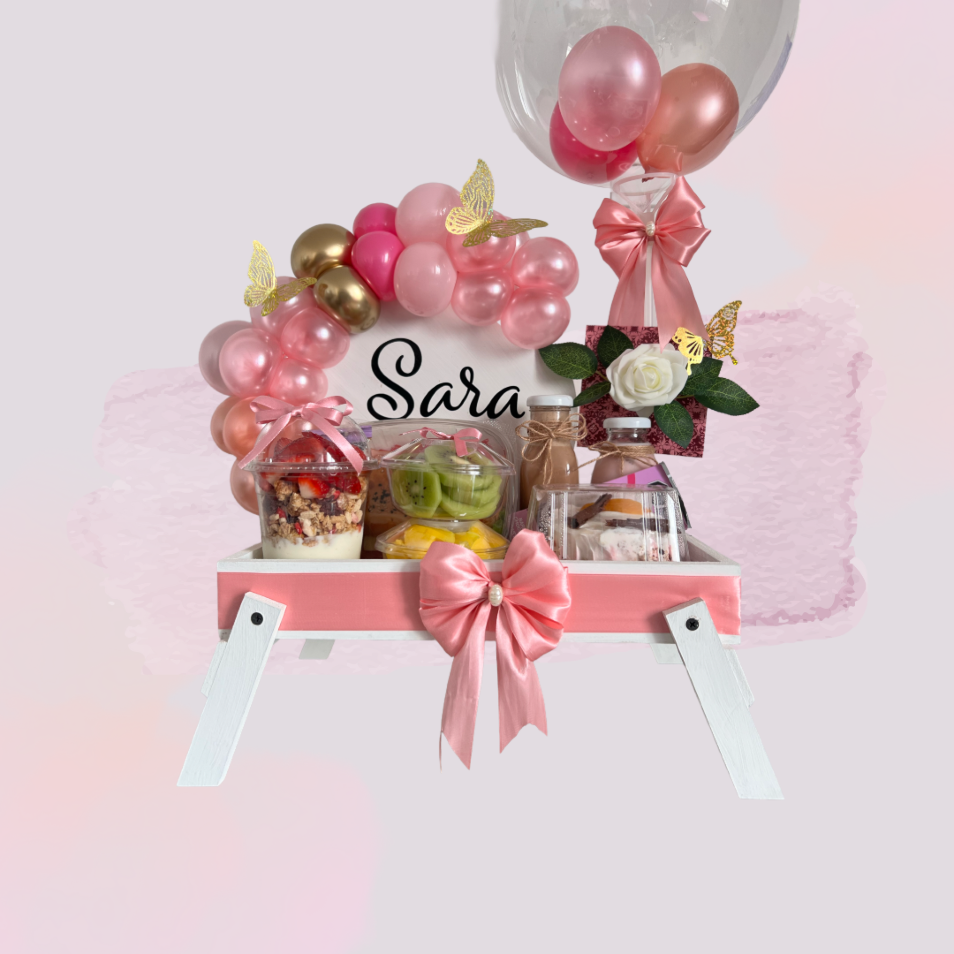 Desayuno Burbuja con waffles de pandeyuca y globo personalizado